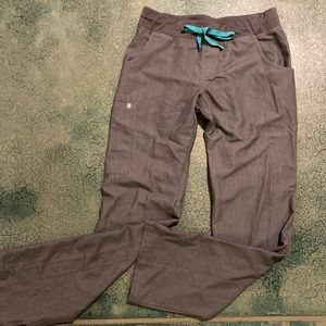 FIGS women's Graphite Kade - Tall Cargo Scrub Pants - SMALL - Tall / Graphite